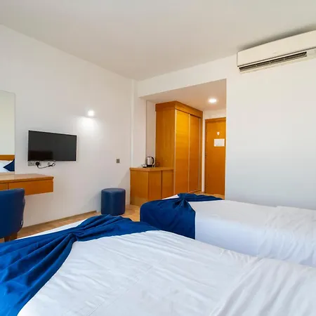 מלון Bellapais Oasis 3*