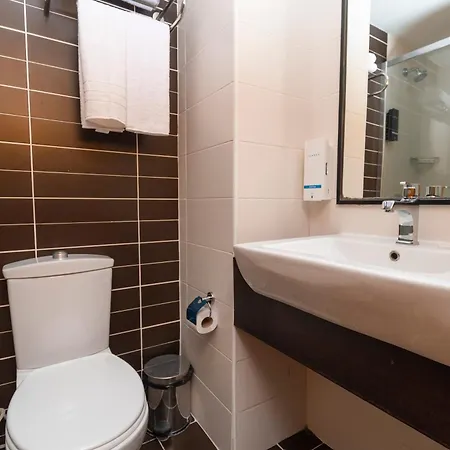 Hotel Bellapais Oasis 3*