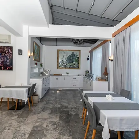 מלון Bellapais Oasis 3*