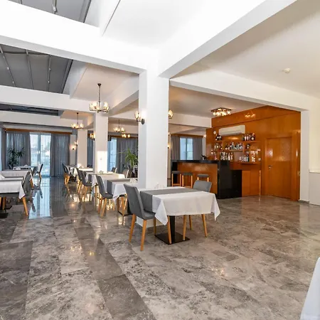 Bellapais Oasis מלון