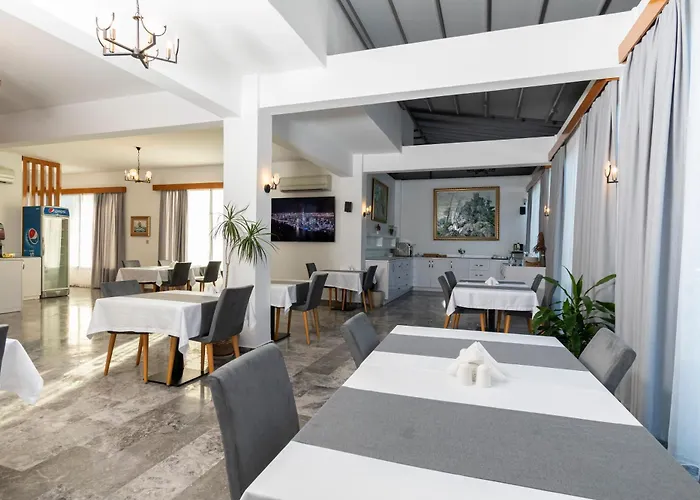 Hotel Bellapais Oasis